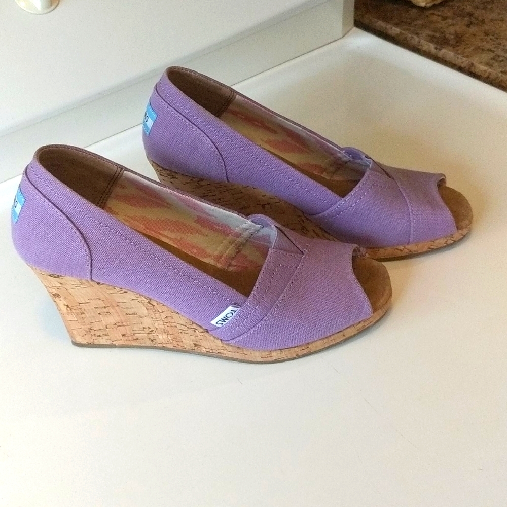 Toms shoes size 8